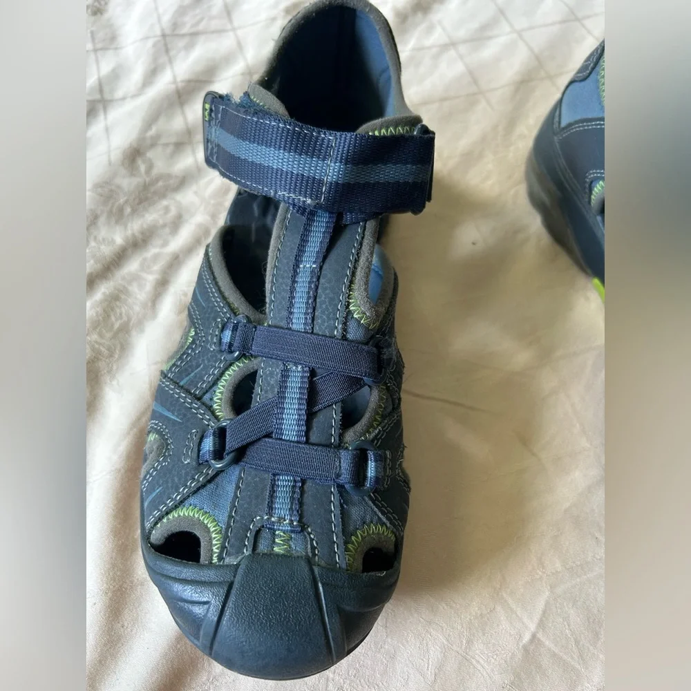 Merrill Boy’s Hydro Hiker Sandal (MY53375). Size Youth 5W. Navy/lime green.